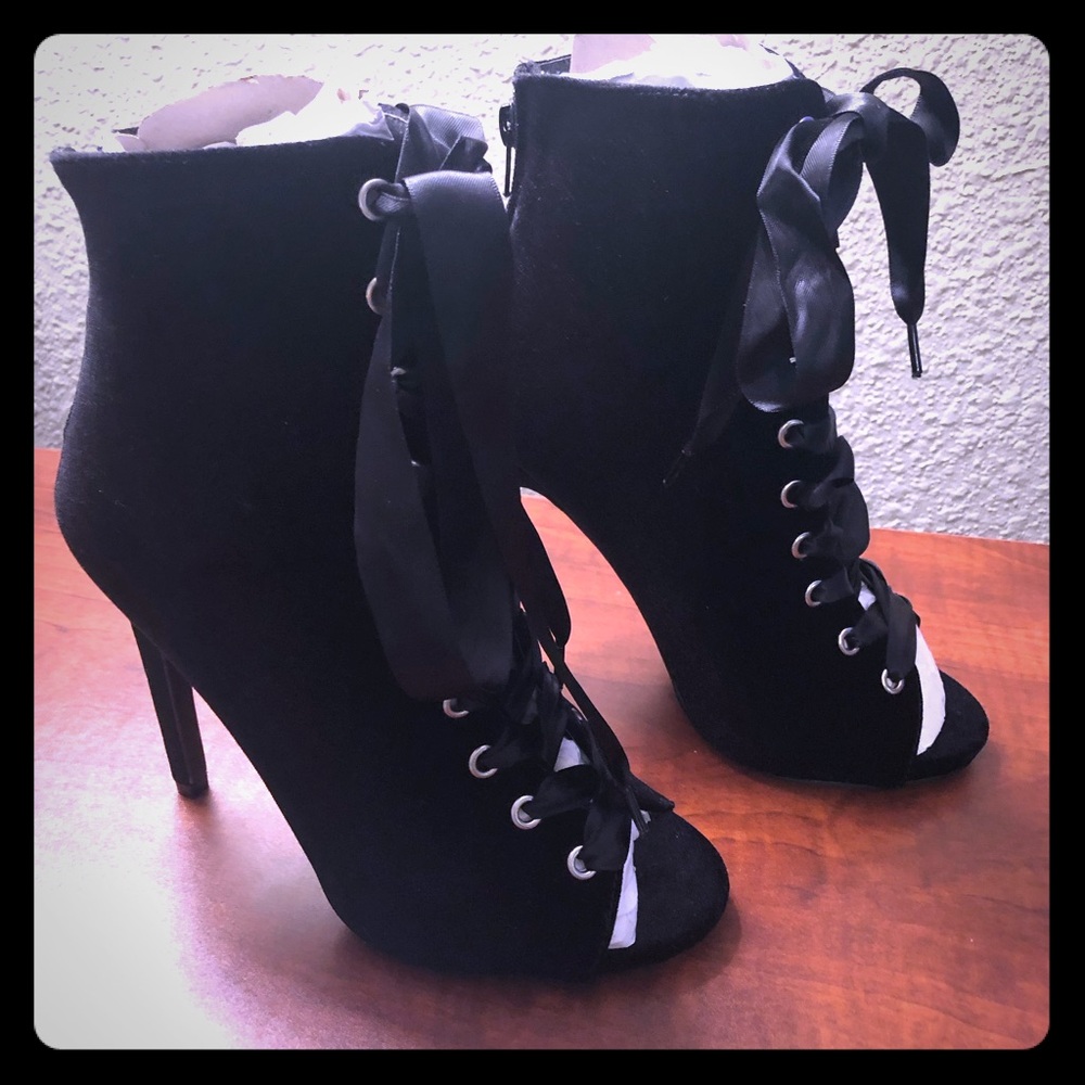 JustFab Lysa FauxSuede Sexy Booties BlackSiz 8 New